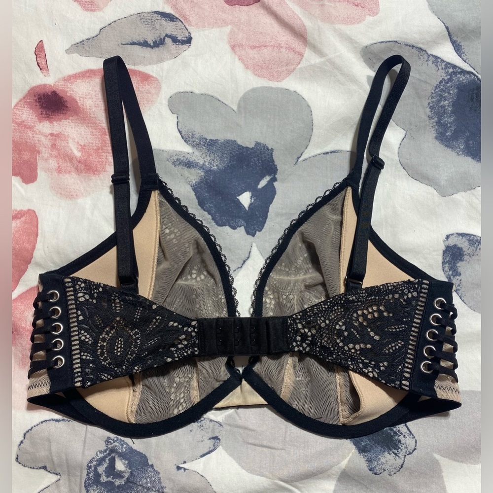 Victoria Secret Very Sexy Unlined Plunge Black Lace on Cream Size 32DDD - Picture 6 of 10